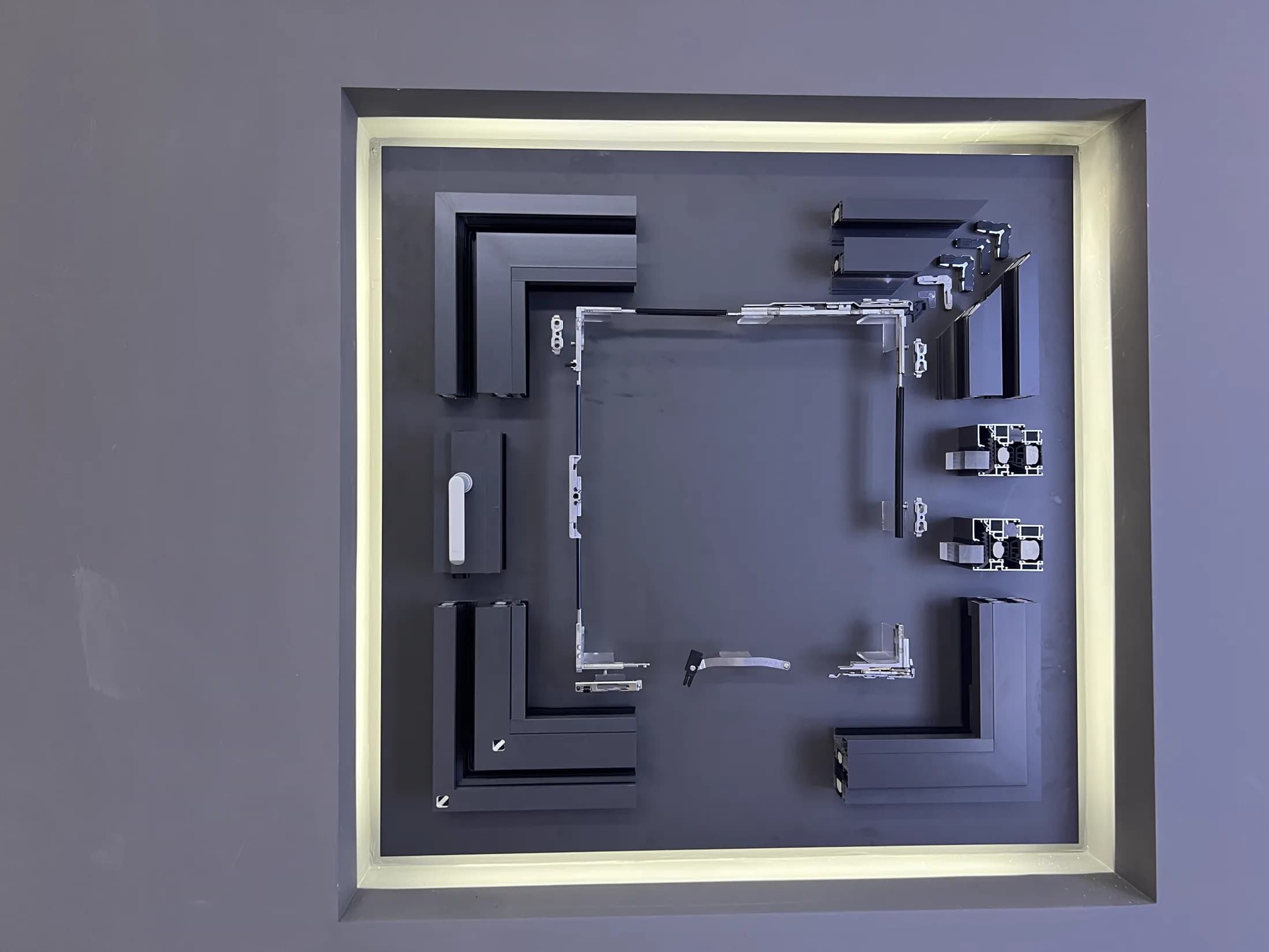 Window profile and hardware samples displayed for project review